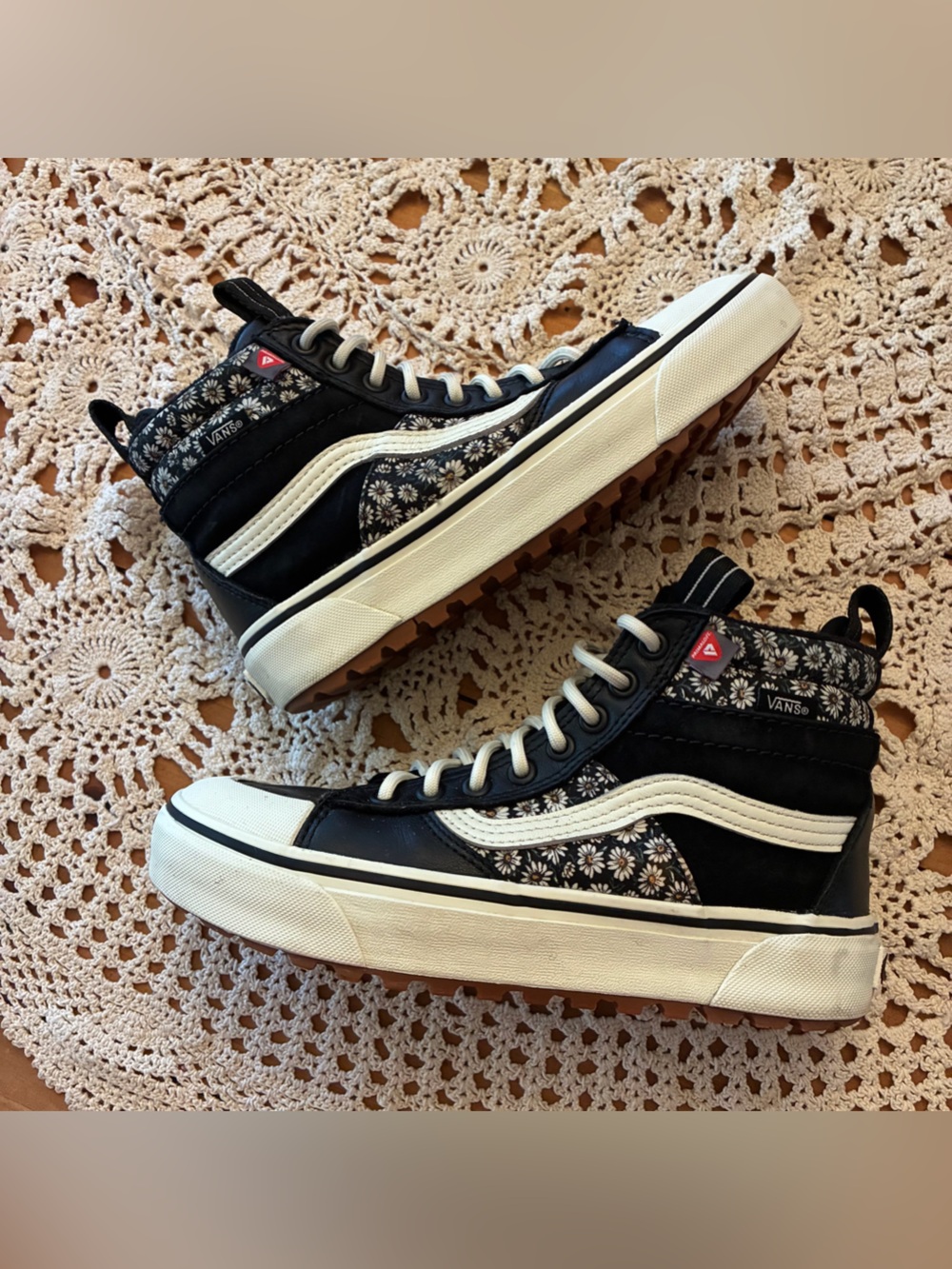 Vans SK8 Hi MTE Black Daisy Print Boot Sneakers - Picture 7 of 9
